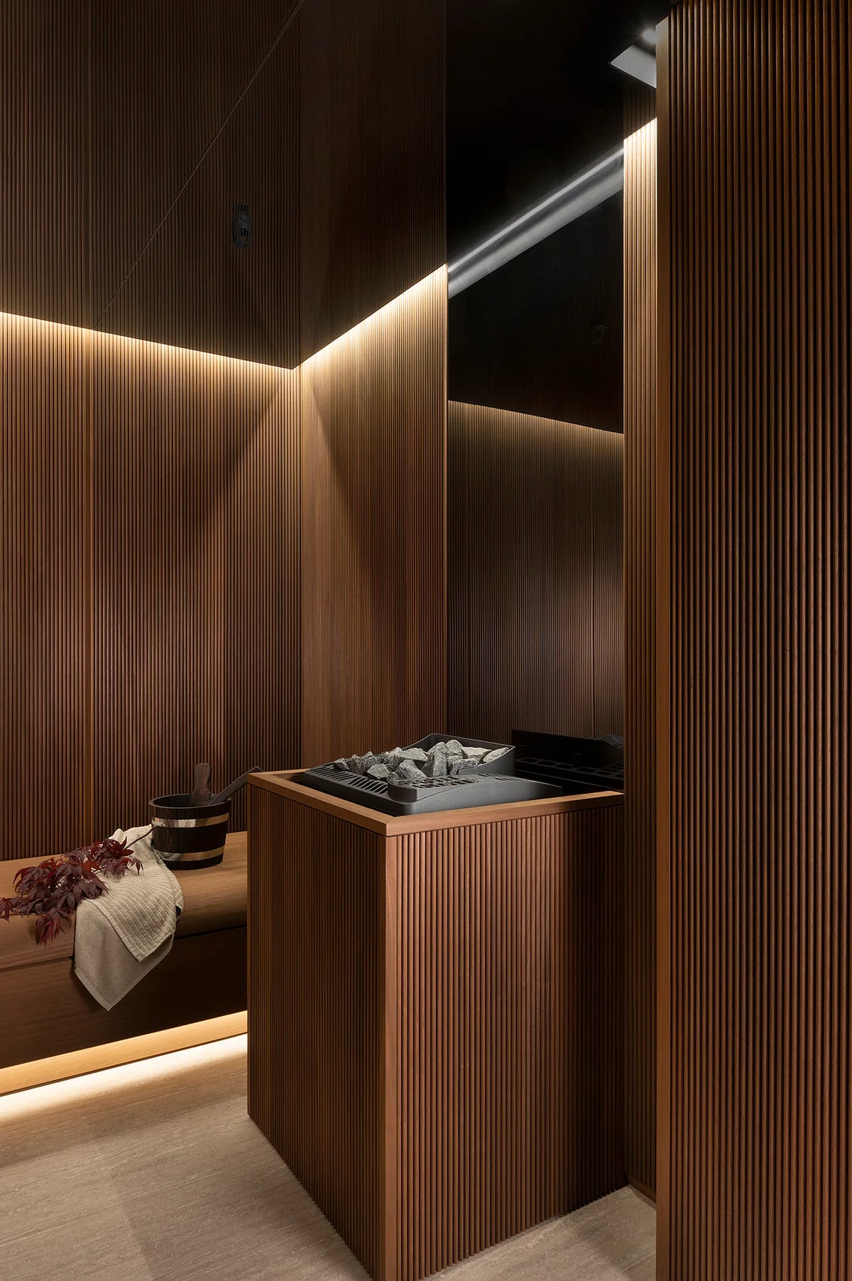 Floor-standing heater within a ribbed timber INFINITY sauna
