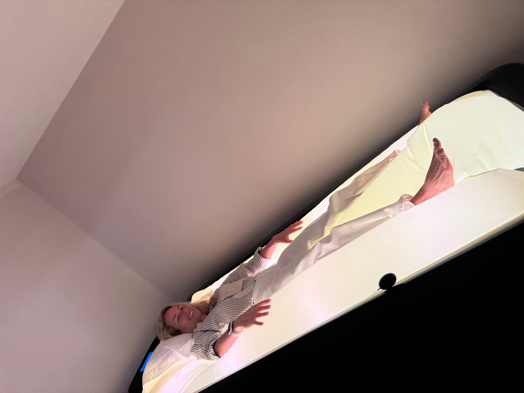 Pure Dry Flotation Bed, photograph 12 of 14
