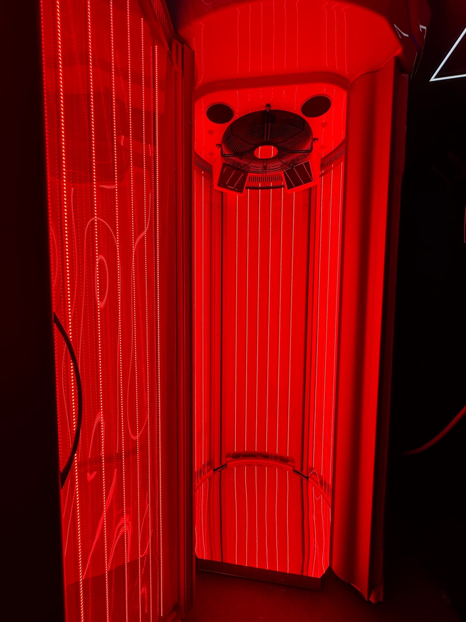 Red Light Therapy Beds, photograph 8 of 15