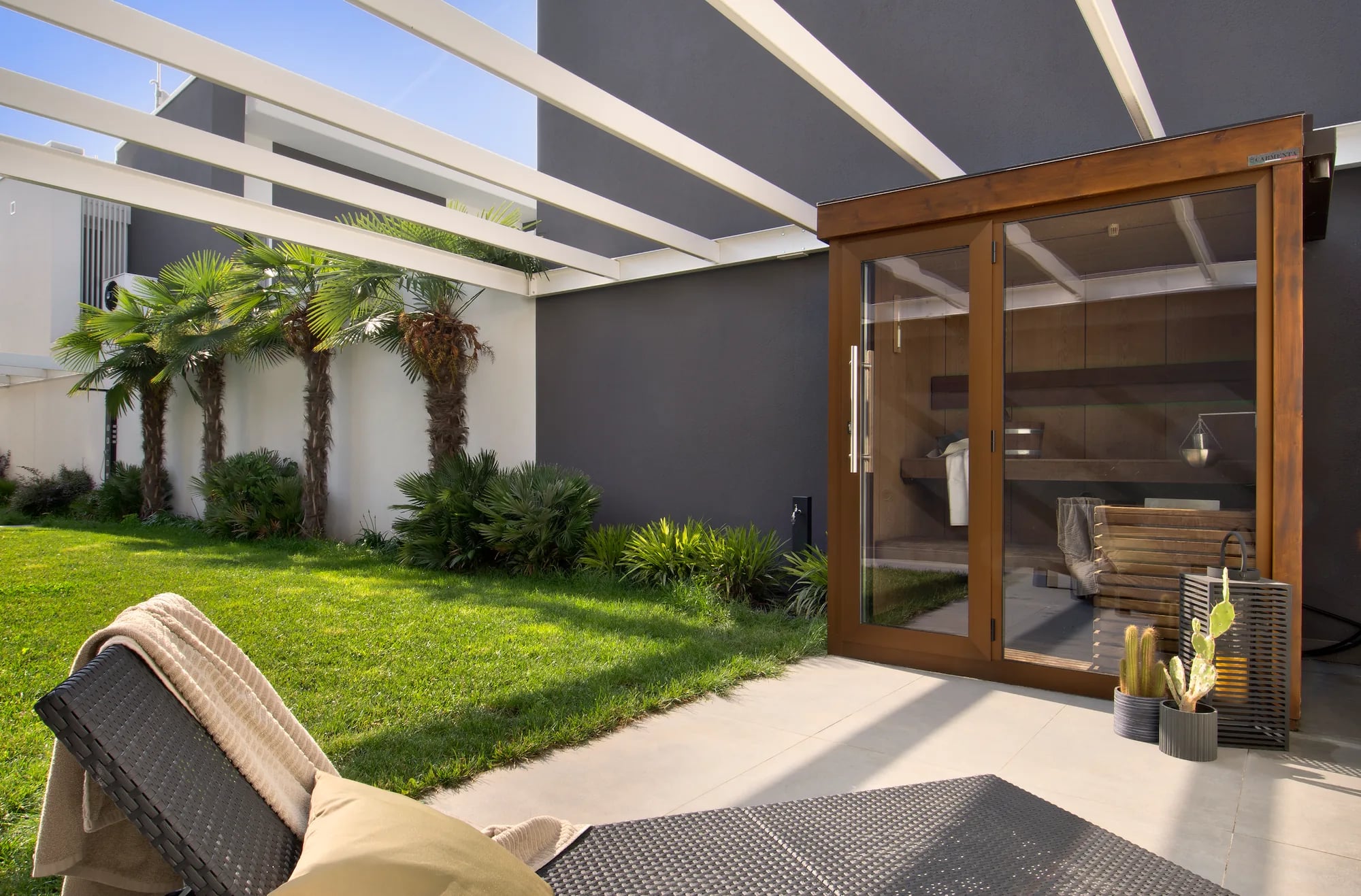 Dream Outdoor, photograph 2 of 2