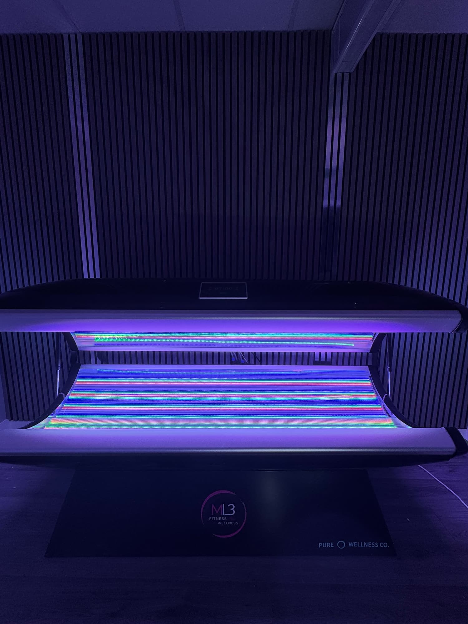 Hamilton, Advanced Light Therapy Bed, photograph 3 of 3